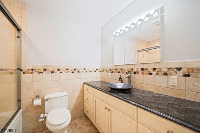 128 Beverly Rd, Fairfield Twp., NJ 07004