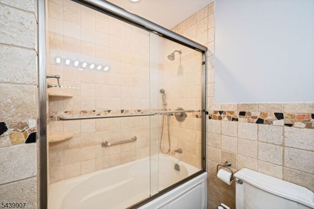 128 Beverly Rd, Fairfield Twp., NJ 07004
