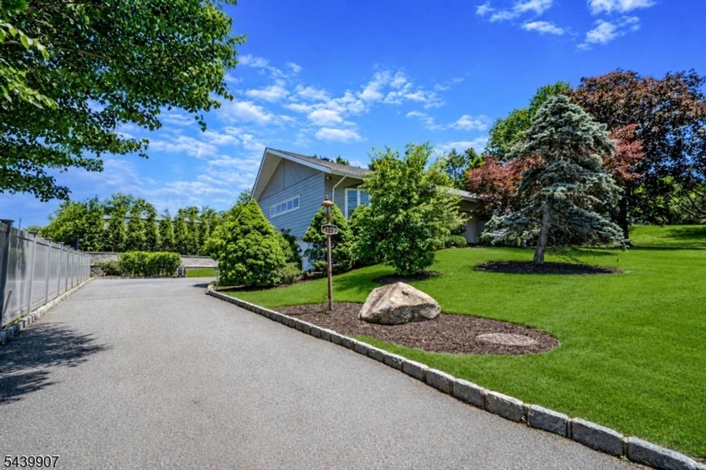 128 Beverly Rd, Fairfield Twp., NJ 07004 — photo 3