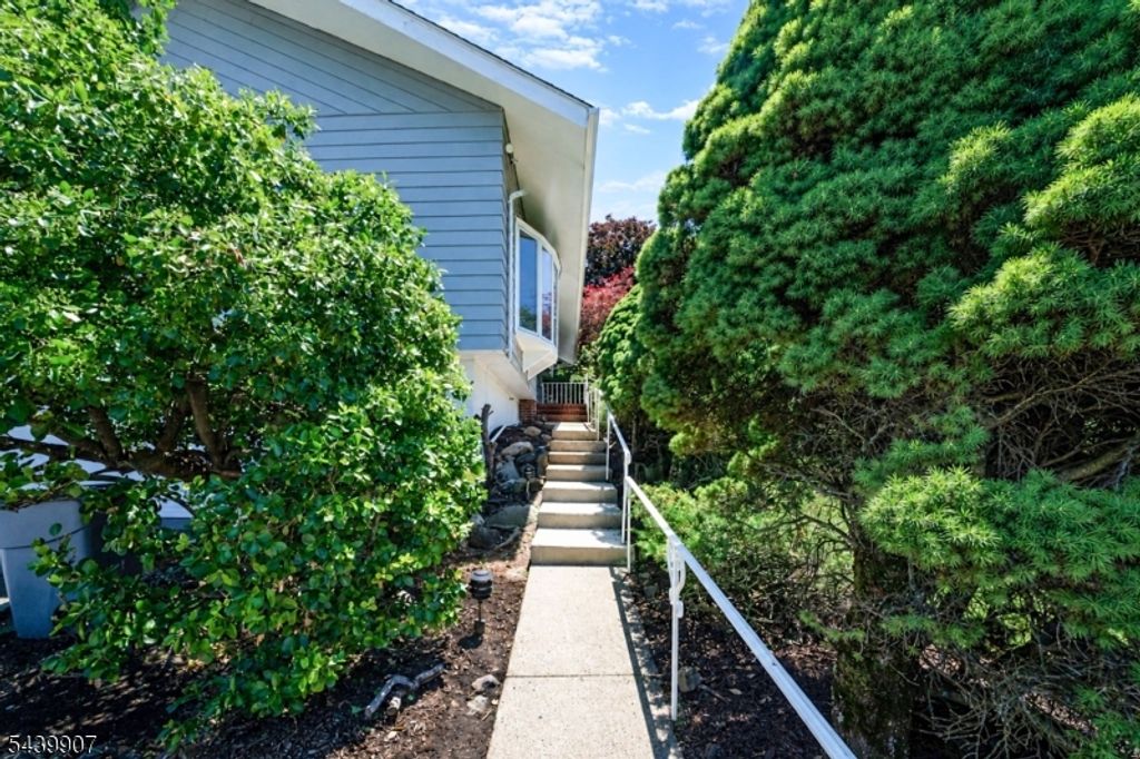 128 Beverly Rd, Fairfield Twp., NJ 07004 — photo 5