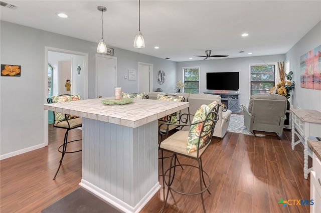 1106 W Jefferson Avenue, Port O'connor, TX 77982