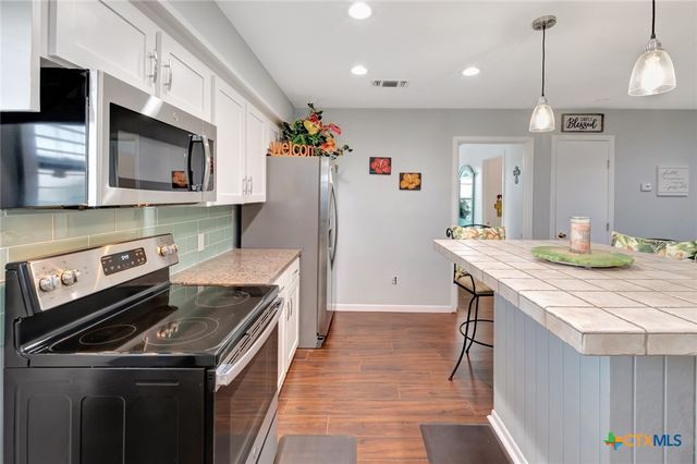 1106 W Jefferson Avenue, Port O'connor, TX 77982