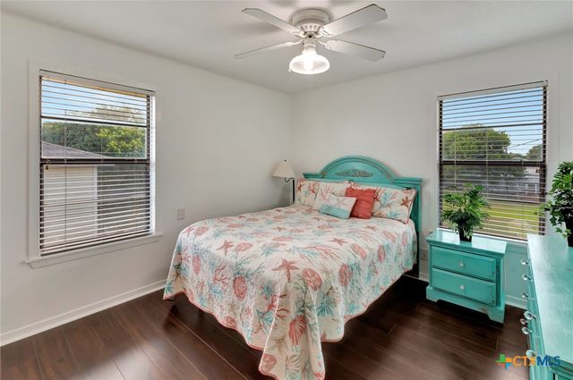 1106 W Jefferson Avenue, Port O'connor, TX 77982