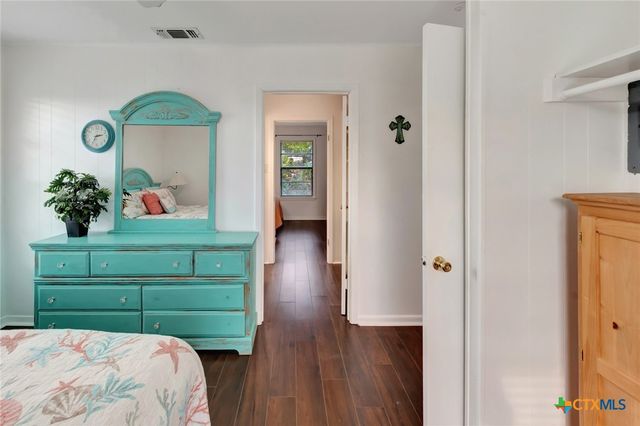 1106 W Jefferson Avenue, Port O'connor, TX 77982