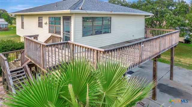 1106 W Jefferson Avenue, Port O'connor, TX 77982