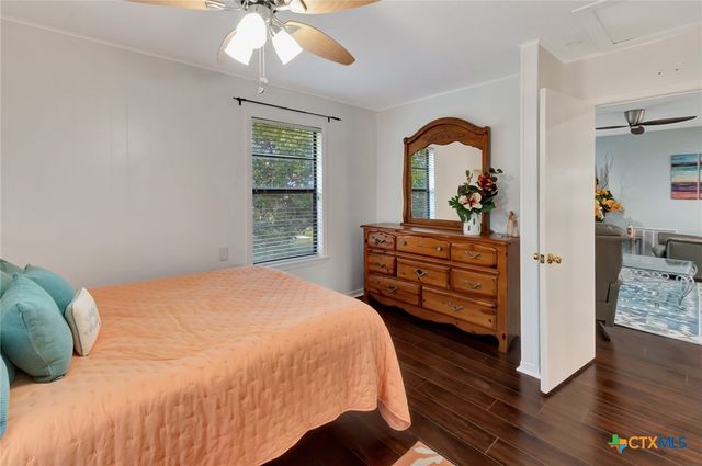 1106 W Jefferson Avenue, Port O'connor, TX 77982