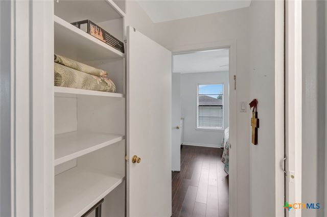 1106 W Jefferson Avenue, Port O'connor, TX 77982