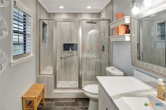 1106 W Jefferson Avenue, Port O'connor, TX 77982