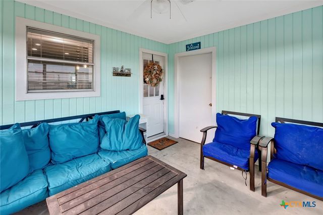 1106 W Jefferson Avenue, Port O'connor, TX 77982