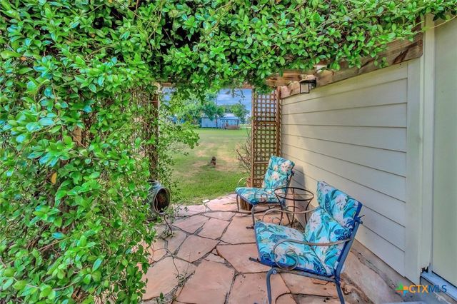 1106 W Jefferson Avenue, Port O'connor, TX 77982