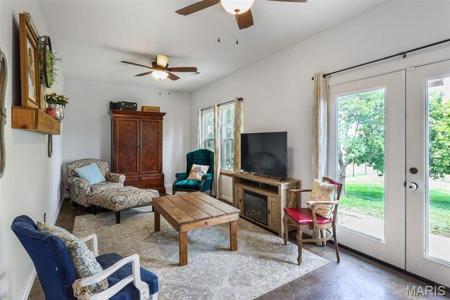 301 Ridgewood Court, Farmington, MO 63640
