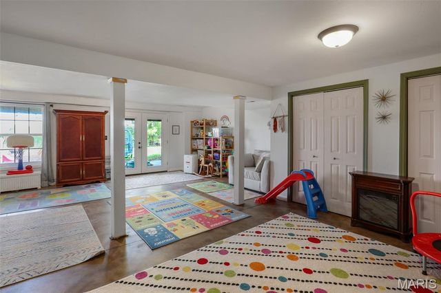 301 Ridgewood Court, Farmington, MO 63640