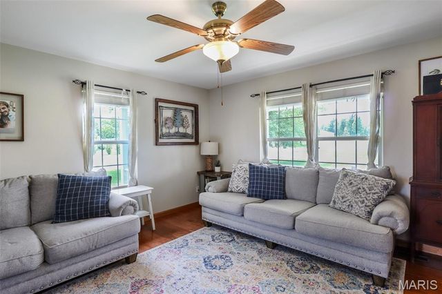 301 Ridgewood Court, Farmington, MO 63640