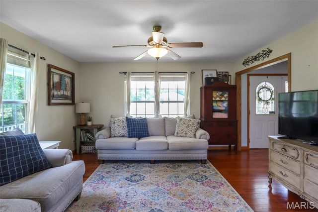 301 Ridgewood Court, Farmington, MO 63640