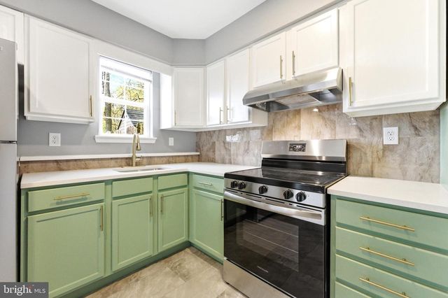 79 EDINSHIRE RD, Sicklerville, NJ 08081