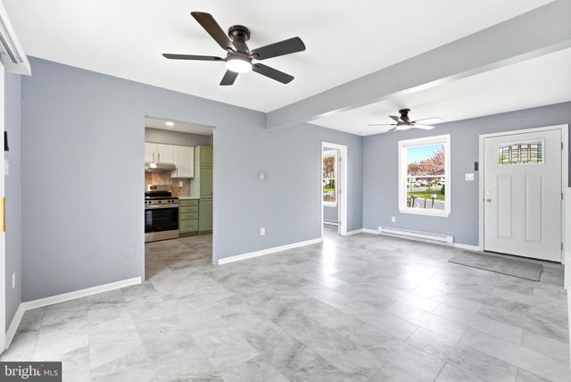 79 EDINSHIRE RD, Sicklerville, NJ 08081