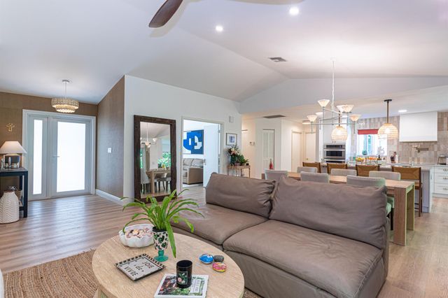 2477 Par Circle, Delray Beach, FL 33445