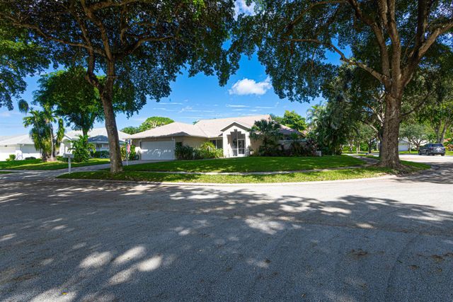 2477 Par Circle, Delray Beach, FL 33445