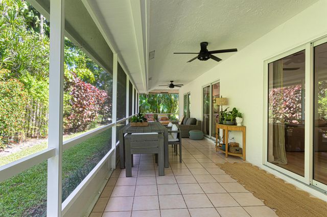 2477 Par Circle, Delray Beach, FL 33445