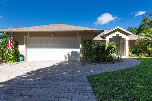2477 Par Circle, Delray Beach, FL 33445