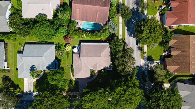 2477 Par Circle, Delray Beach, FL 33445