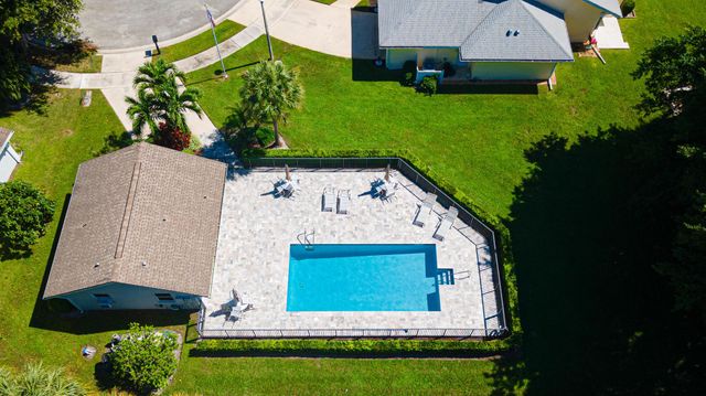 2477 Par Circle, Delray Beach, FL 33445