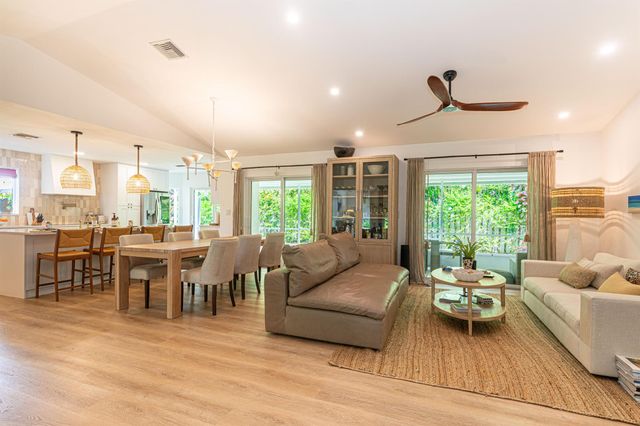 2477 Par Circle, Delray Beach, FL 33445