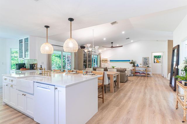 2477 Par Circle, Delray Beach, FL 33445