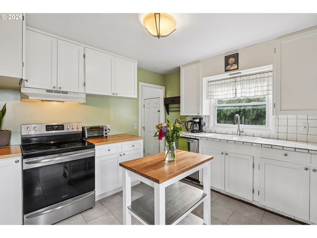 13314 Se BUSH St, Portland, OR 97236