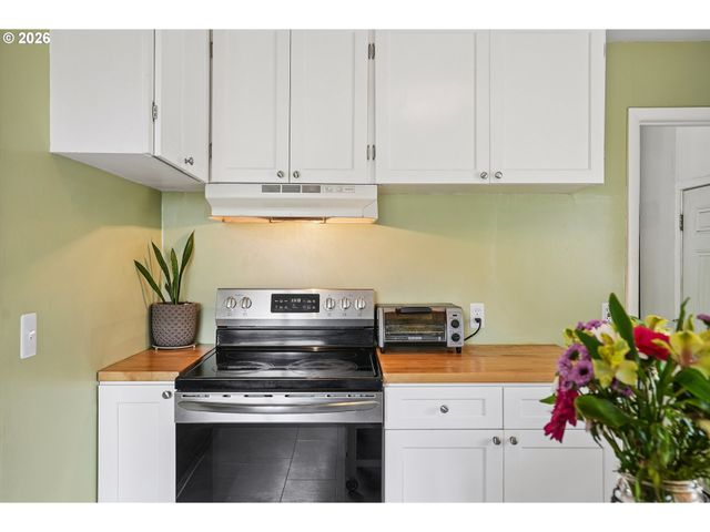 13314 Se BUSH St, Portland, OR 97236