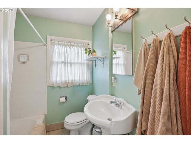 13314 Se BUSH St, Portland, OR 97236