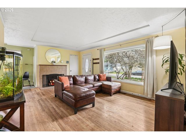 13314 Se BUSH St, Portland, OR 97236