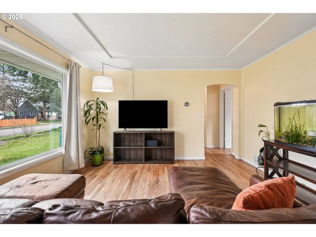 13314 Se BUSH St, Portland, OR 97236