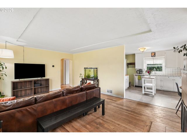 13314 Se BUSH St, Portland, OR 97236