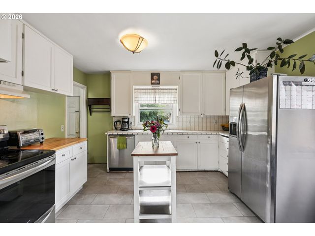 13314 Se BUSH St, Portland, OR 97236