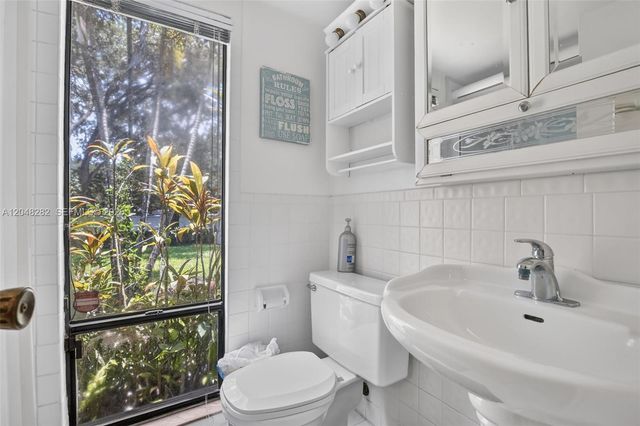 12104 Landing Way, Cooper City, FL 33026