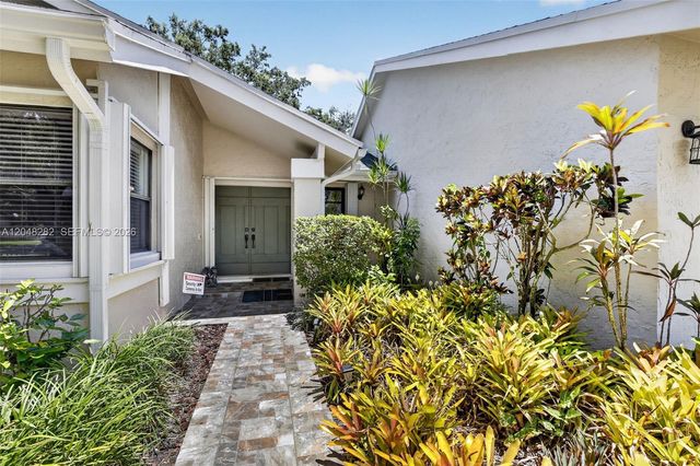 12104 Landing Way, Cooper City, FL 33026
