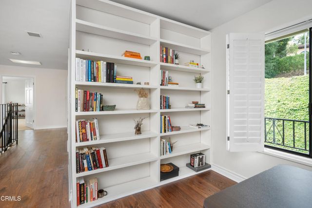 1095 Linda Glen Drive, Pasadena, CA 91105