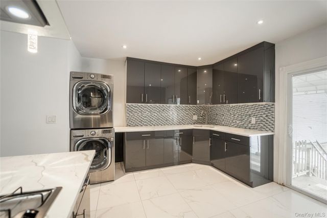 95-11 238th Street, Floral Park, NY 11001