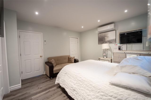 95-11 238th Street, Floral Park, NY 11001