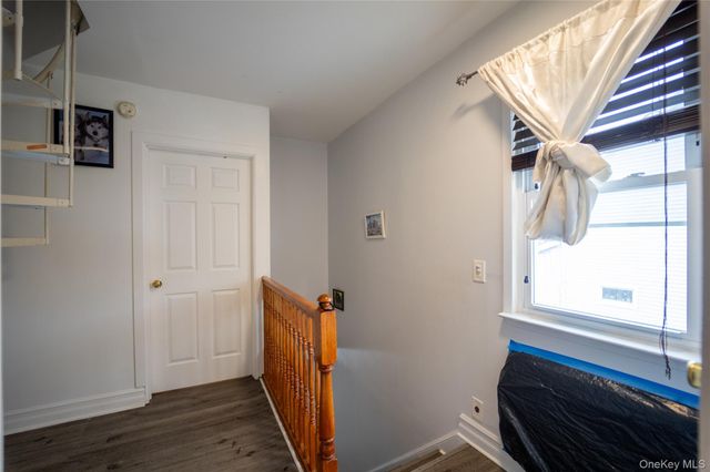 95-11 238th Street, Floral Park, NY 11001