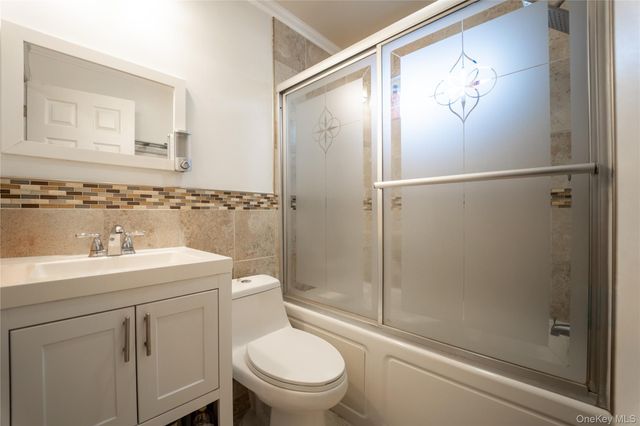 95-11 238th Street, Floral Park, NY 11001