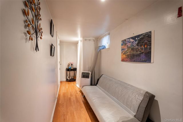 95-11 238th Street, Floral Park, NY 11001