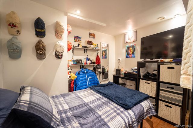 95-11 238th Street, Floral Park, NY 11001