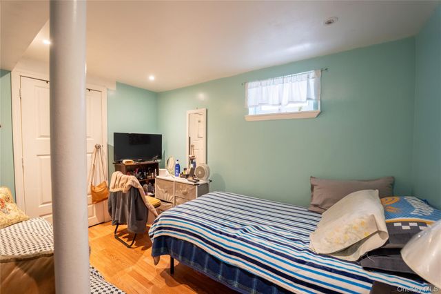 95-11 238th Street, Floral Park, NY 11001