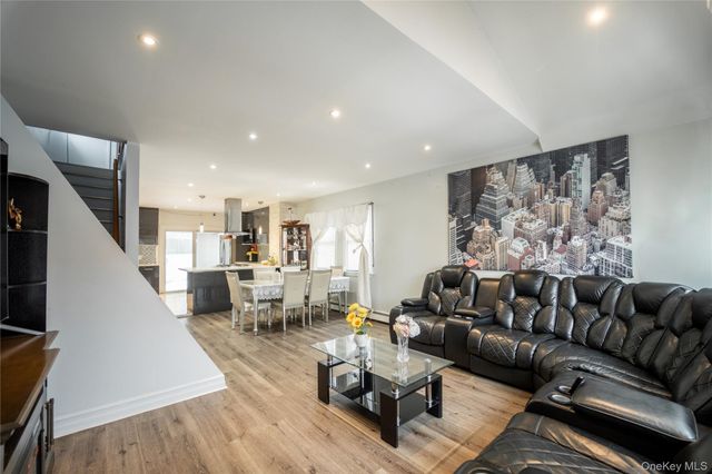 95-11 238th Street, Floral Park, NY 11001