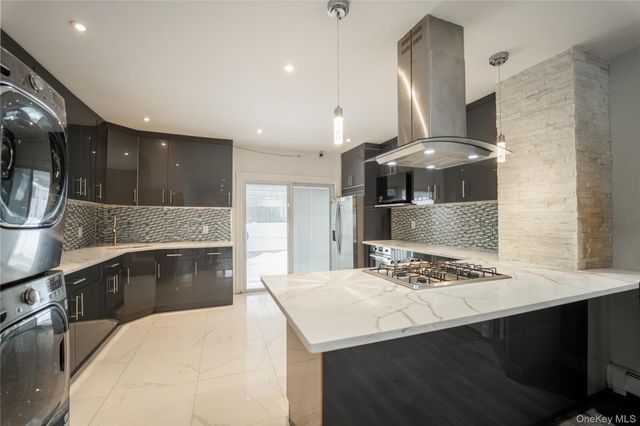 95-11 238th Street, Floral Park, NY 11001