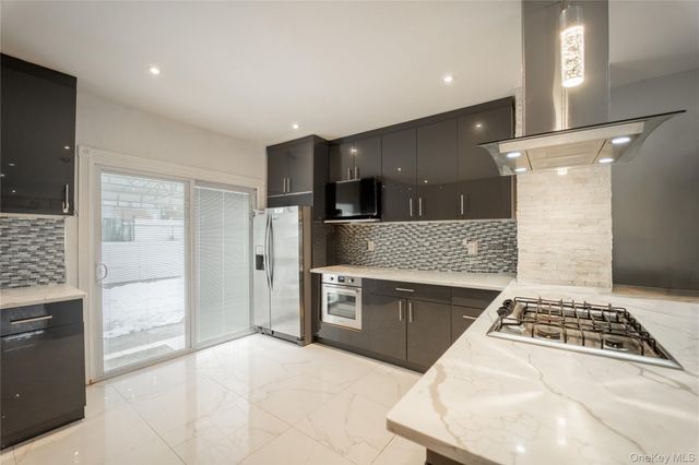 95-11 238th Street, Floral Park, NY 11001