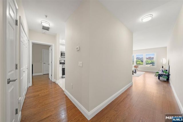 250 The Promenade, Edgewater, NJ 07020