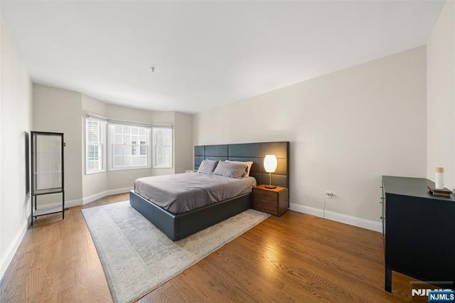 250 The Promenade, Edgewater, NJ 07020